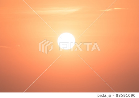 The landscape on a clear sky day will see a beautiful sunset slowly sliding down above the sea surface. It's a beautiful sight to see. The landscape on a clear sky day will see a beautiful sunset slowly sliding down above the sea surface. It's a beautiful sight to see. 88591090
