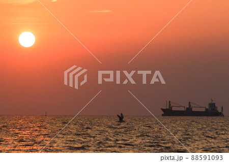The landscape on a clear sky day will see a beautiful sunset slowly sliding down above the sea surface. It's a beautiful sight to see. The landscape on a clear sky day will see a beautiful sunset slowly sliding down above the sea surface. It's a beautiful sight to see. 88591093