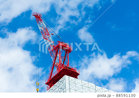 ビル建設現場のタワークレーン ビル建設現場のタワークレーン 88591130