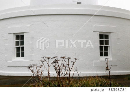 白亜の尻屋崎灯台 88593784