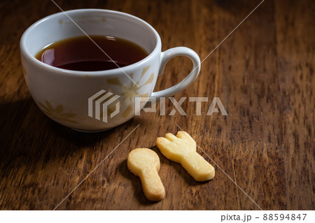 ティータイムでほっと一息 クッキーとお茶 文字入れスペース 88594847