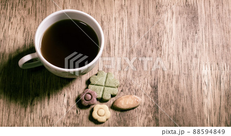 ティータイムでほっと一息 クッキーとお茶 文字入れスペース 88594849