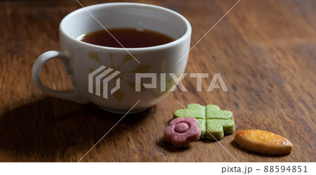 ティータイムでほっと一息 クッキーとお茶 ティータイムでほっと一息 クッキーとお茶 88594851