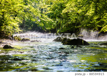 【山梨県・富士吉田市】 夏も涼しい憩い桂川・鐘山の滝 8月 【山梨県・富士吉田市】 夏も涼しい憩い桂川・鐘山の滝 8月 88594915