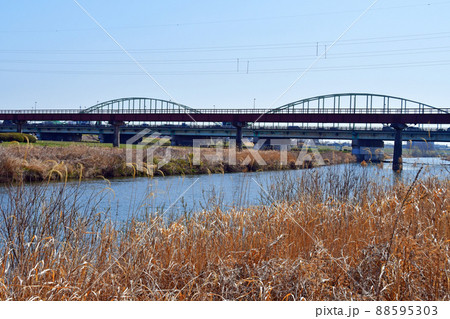 杜の都仙台 早春 広瀬川右岸の八本松緑地から下流の千代大橋と水道橋を望む 杜の都仙台 早春 広瀬川右岸の八本松緑地から下流の千代大橋と水道橋を望む 88595303