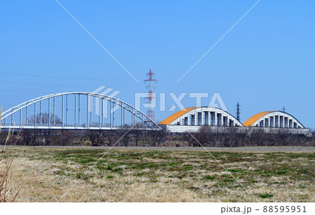 杜の都仙台 早春 広瀬川左岸 水管橋 塗装工事終了部分 杜の都仙台 早春 広瀬川左岸 水管橋 塗装工事終了部分 88595951