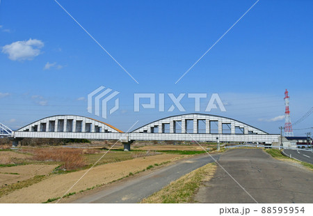 杜の都仙台　早春　広瀬川左岸　水管橋　塗装工事終了部分 88595954