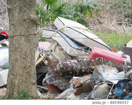 不法投棄ゴのゴミ1 88596037