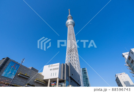 日本の東京都市景観 青空に映える東京スカイツリーなどを望む 88596743