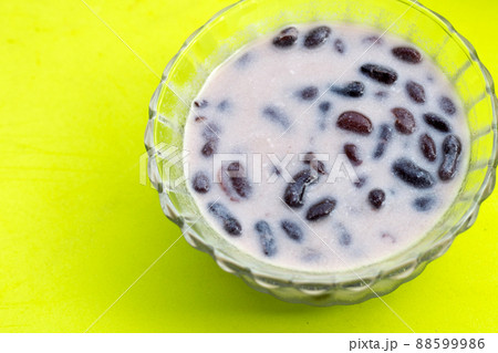 Black bean in sweet coconut milk with sticky rice Black bean in sweet coconut milk with sticky rice 88599986