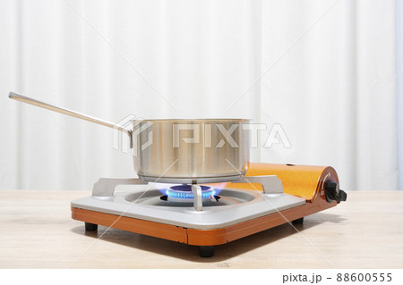 災害時にも使えるカセットコンロでお湯を沸かす 災害時にも使えるカセットコンロでお湯を沸かす 88600555