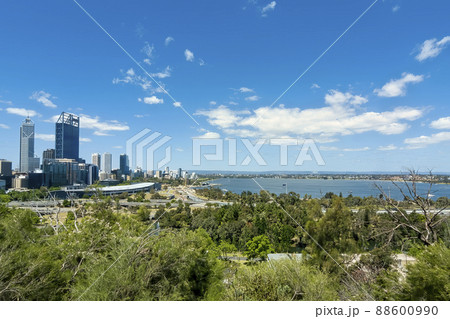 オーストラリア パース 中心部ビル群・スワン川の眺望 / Perth, Australia 88600990