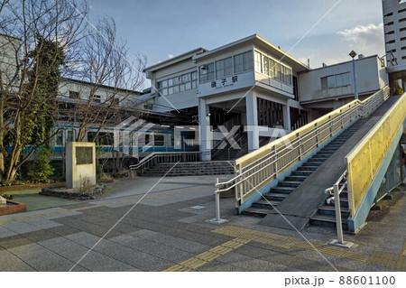 東日本旅客鉄道（JR東日本）根岸線磯子駅　橋上駅舎　いそごえき　横浜市磯子区森　駅番号JK 06 88601100
