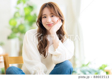 女性 リビング ライフスタイル ニューノーマル 女性 リビング ライフスタイル ニューノーマル 88603513