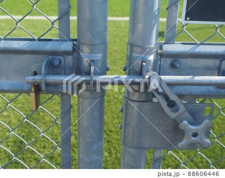 施設入口の施錠 88606446