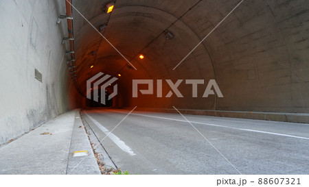 トンネルのある風景＜05＞（静岡県周智郡森町にある西向トンネル） 88607321