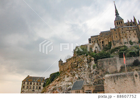 【モン・サン・ミシェル】修道院　夕方 88607752