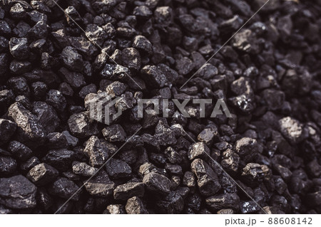 たくさんの石炭 88608142