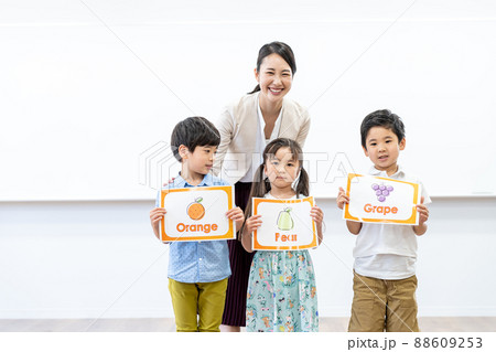 英会話教英会話教室　撮影協力：中央工学校附属日本語学校 88609253