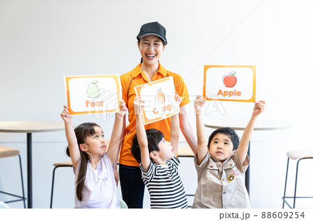 英会話教英会話教室　撮影協力：中央工学校附属日本語学校 88609254