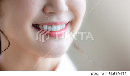 歯　女性　パーツ 88610452
