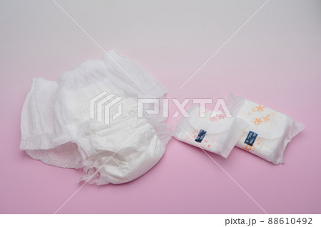 大人用紙パンツと吸水パッド　介護用品 88610492