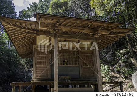 岩屋　岩屋寺　毘沙門堂　岡山県総社市 88612760