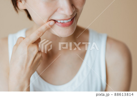 女性 歯 口元 女性 歯 口元 88613814