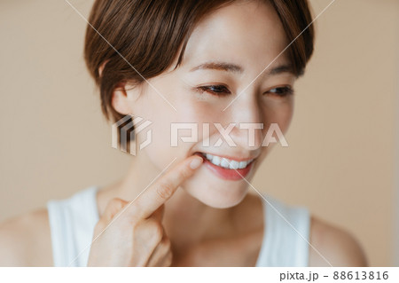 女性 ホワイトニング 歯 女性 ホワイトニング 歯 88613816