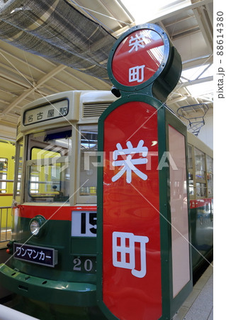 市電の展示（レトロでんしゃ館　市電2000形、2017号　愛知県 日進市） 88614380