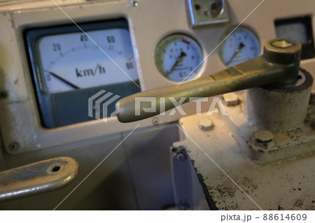 地下鉄電車の運転席（レトロでんしゃ館　黄電、地下鉄100形　愛知県 日進市） 88614609