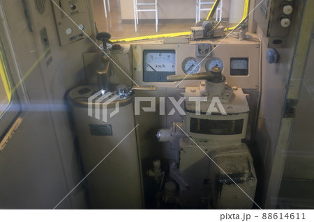 地下鉄電車の運転席(レトロでんしゃ館 黄電、地下鉄100形 愛知県 日進市) 地下鉄電車の運転席(レトロでんしゃ館 黄電、地下鉄100形 愛知県 日進市) 88614611