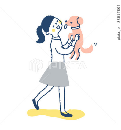 犬を抱き上げる笑顔の女性 犬を抱き上げる笑顔の女性 88617805