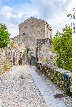 Castle of Ragogna at Tagliamento River Castle of Ragogna at Tagliamento River 88618162