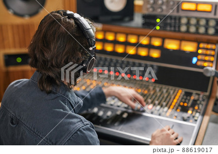 Music Production in Recording Studio Music Production in Recording Studio 88619017