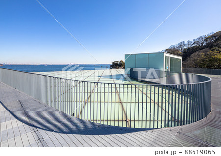 横須賀美術館 88619065