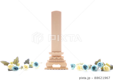 白木のお位牌とフラワーアレンジメント2 白木のお位牌とフラワーアレンジメント2 88621967