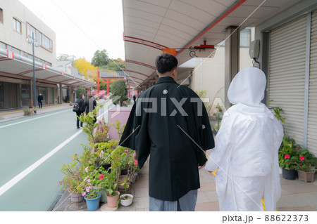花嫁花婿の後ろ姿 花嫁花婿の後ろ姿 88622373