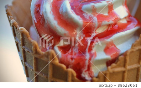 ソフトクリームいちごソース 88623061