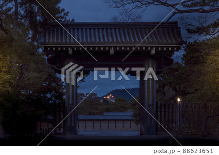 京都御苑 中立売御門から望むコロナ渦の大文字焼き(合成)(フォトショップ加工) 京都御苑 中立売御門から望むコロナ渦の大文字焼き(合成)(フォトショップ加工) 88623651