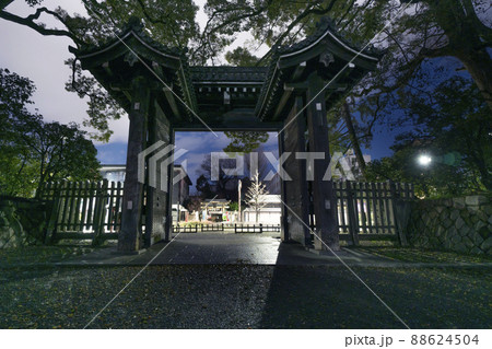 京都御苑　下立売御門より菅原院天満宮を望む 88624504