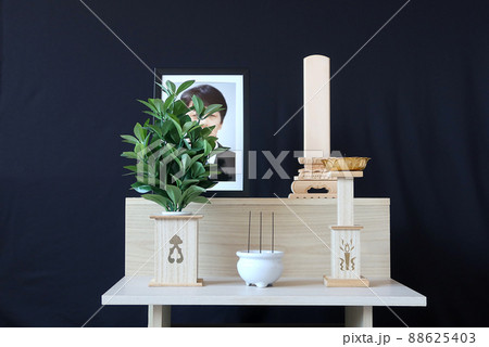 葬儀の後に飾られた後飾り中陰壇2 葬儀の後に飾られた後飾り中陰壇2 88625403