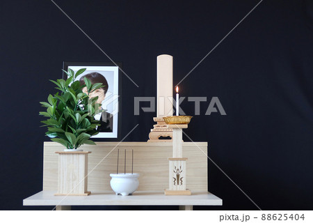 葬儀の後に飾られた後飾り中陰壇3 葬儀の後に飾られた後飾り中陰壇3 88625404