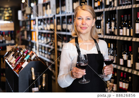 Female vintner proposing degustation of wine 88626856