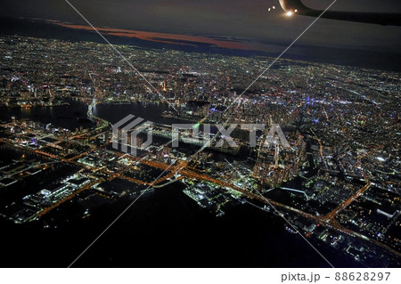 東京お台場夜景（飛行機の窓の外） 88628297