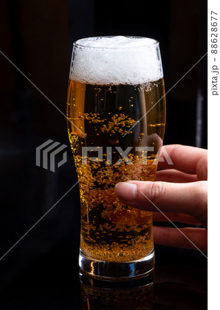 グラスに注がれるビール beer グラスに注がれるビール beer 88628677