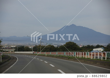 国道102号線から観る岩木山(青森県黒石市) 国道102号線から観る岩木山(青森県黒石市) 88629802