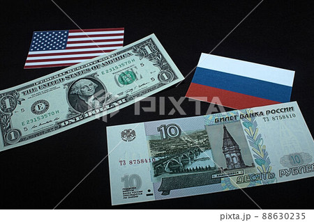 【米ドル・ロシアルーブル・為替・FX・株などに関する記事のサムネイルに】ロシアルーブル紙幣とチャート 88630235