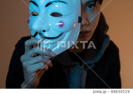 アノニマス　仮面　情報化社会　匿名性 88630529