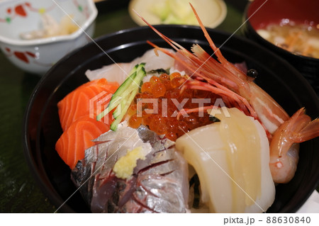 岸壁近くの海鮮丼(青森県八戸市) 岸壁近くの海鮮丼(青森県八戸市) 88630840